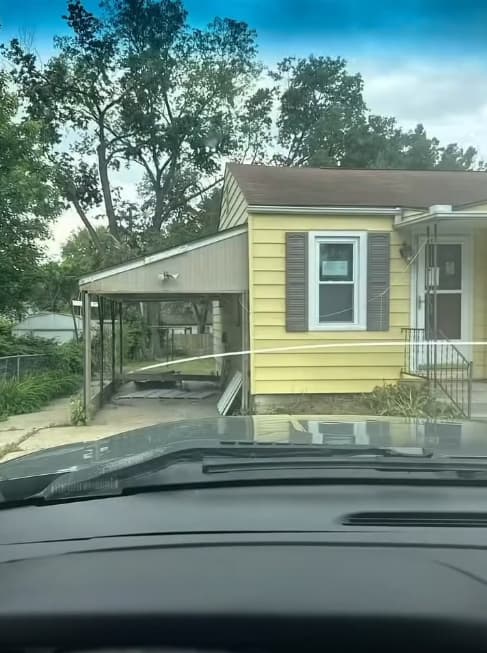 Fachada amarilla antes de iniciar remodelacion exterior