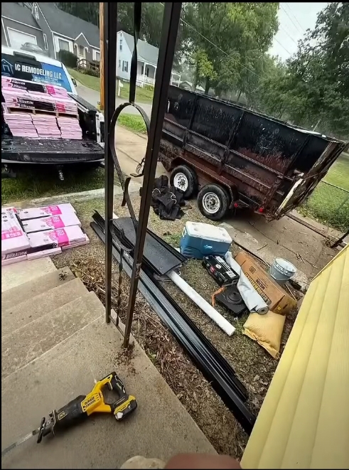 Herramienta, trailer y materiales listos para iniciar obra